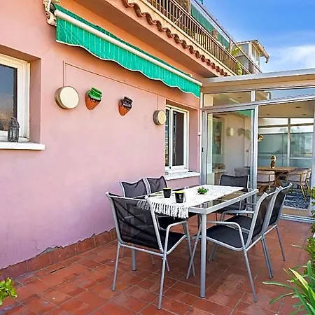 Chic 3br Retreat With Private Terrace