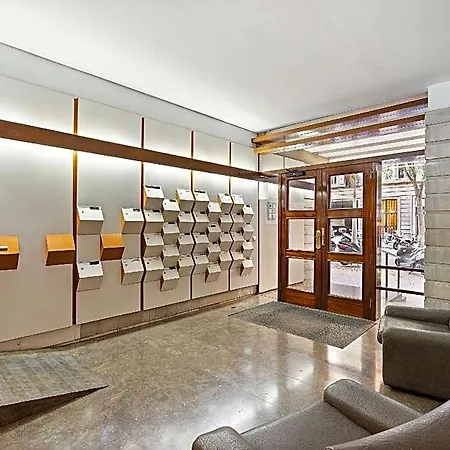 Chic 3br Retreat With Private Terrace