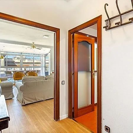 Chic 3br Retreat With Private Terrace Appartement *