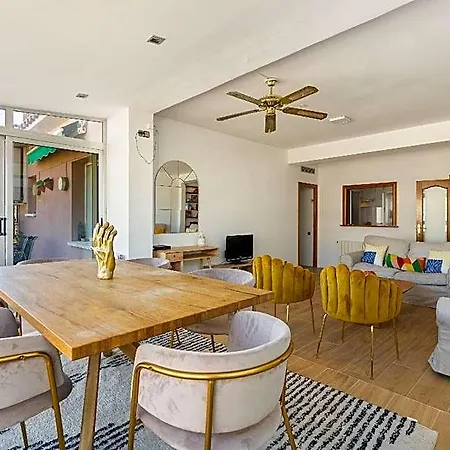 Chic 3br Retreat With Private Terrace Apartment
