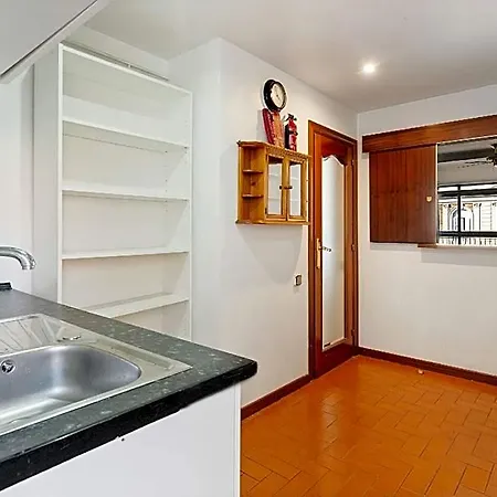 Chic 3br Retreat With Private Terrace