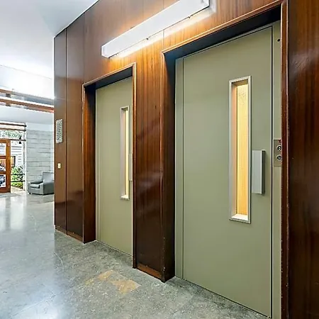 Chic 3br Retreat With Private Terrace Apartament