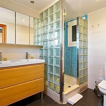 Chic 3br Retreat With Private Terrace *