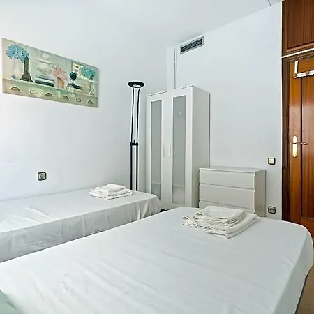 Chic 3br Retreat With Private Terrace Appartement Barcelone