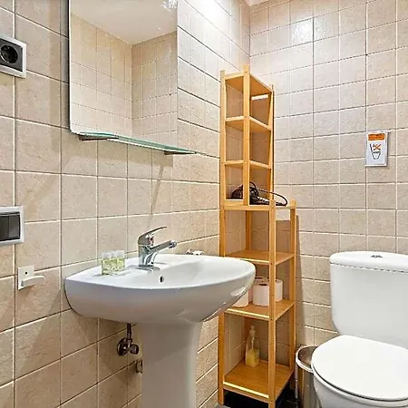 Chic 3br Retreat With Private Terrace